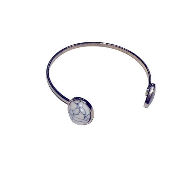 Pretty bracelet cuff - Picture 1 of 5